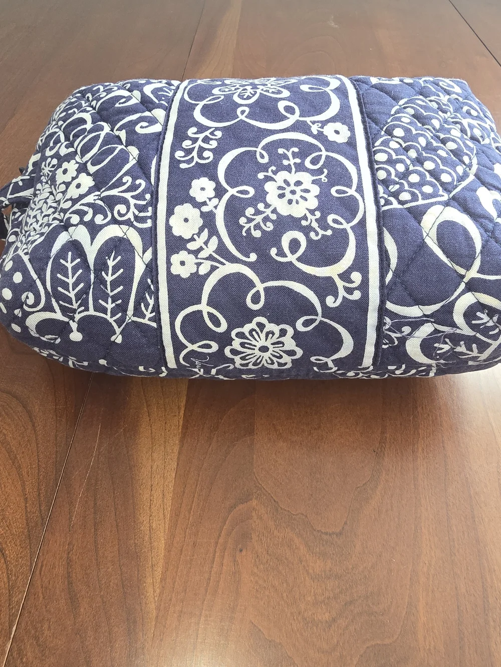 Vera Bradley Navy and White Quilted Floral Cosmetic Pouch, Lined, GUC